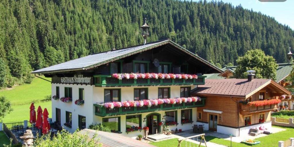 Hotel Gasthof Krahlehenhof Filzmoos Exterior photo
